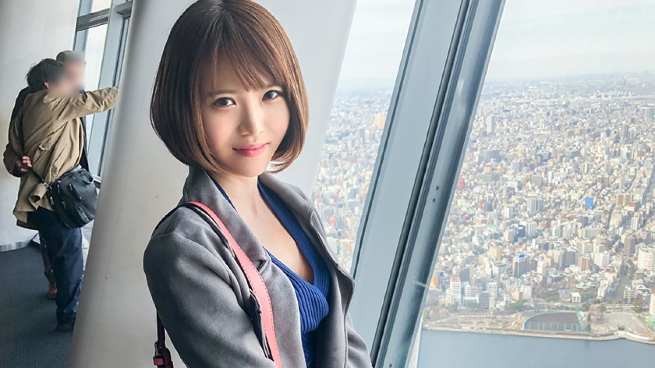 【大興奮】素人ならではの生々しい淫乱すぎる美少女！思わず声が出る、イラマチオからパイパン、さらに素人とスレンダーの欲張りセットで非日常のホテルを限界まで求めまくる極限映像！[ESK-308]