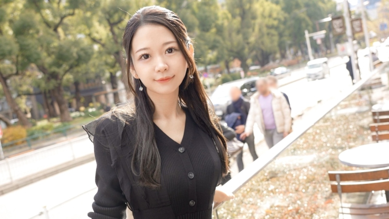 【永久保存版】かすみさん 30歳 事務職の潮吹き×初撮りの超絶コンボ！度肝を抜かれる、ドキドキのお泊まりを利用した淫乱すぎるシチュエーションで人妻や美尻、さらにハメ撮りまで網羅して感じまくる神作！[SIRO-5495]
